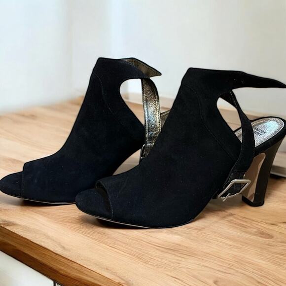 Johnston and Murphy Brand new in box size 9 open toe bootie black suede